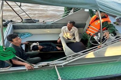 Kịp thời cứu thuyền viên gặp nạn trên biển