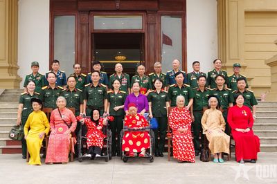 Bộ CHQS tỉnh Phú Thọ tổ chức gặp mặt Bà mẹ Việt Nam anh hùng