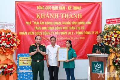 Trao nhà 'Mái ấm công đoàn – Nghĩa tình đồng đội' tặng đoàn viên công đoàn Tổng công ty 28