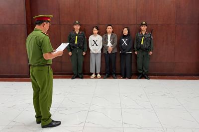 Khởi tố đối tượng cung cấp thực phẩm giảm cân chứa chất cấm cho 'DJ Ngân 98'