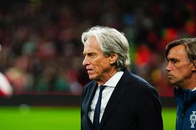 HLV Bồ Đào Nha bất ngờ lên tiếng giữa ồn ào về Ronaldo