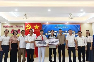 120 triệu đồng tiếp sức hai chị em có bố thoi thóp, mẹ tâm thần vượt khó