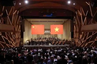 Nghệ sĩ Việt Nam và Trung Quốc hòa nhịp tại Nhà hát Hồ Gươm