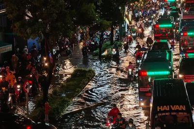 Đêm 'kinh hoàng' sau mưa lớn ở TPHCM
