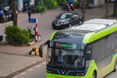 Hà Nội tính phương án trợ giá cho tuyến buýt điện đi Hưng Yên