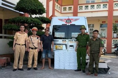 Phát hiện xe khách chở 1.000 lọ hàng nhãn hiệu nước ngoài không rõ nguồn gốc