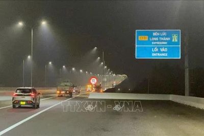 Ngày đầu thông tuyến, cao tốc Bến Lức - Long Thành đón gần 25.000 lượt phương tiện