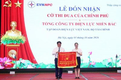 Tổng công ty Điện lực miền Bắc đón nhận Cờ Thi đua của Chính phủ