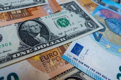 Đồng euro rớt giá xuống đáy 17 tháng, yên Nhật sụt mạnh, USD cao nhất 1 năm rưỡi