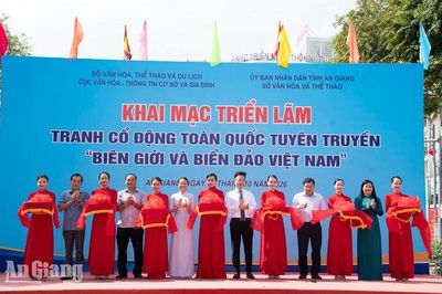 An Giang triển lãm 80 tranh cổ động về biên giới, biển đảo