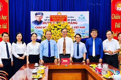 Phó Bí thư Thành ủy, Chủ tịch Ủy ban MTTQ Việt Nam thành phố Nguyễn Đình Vĩnh thăm, chúc mừng Hội Khuyến học thành phố