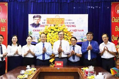 Phó Bí thư Thành ủy, Chủ tịch Ủy ban MTTQ Việt Nam thành phố Nguyễn Đình Vĩnh thăm, chúc mừng Hội Khuyến học thành phố