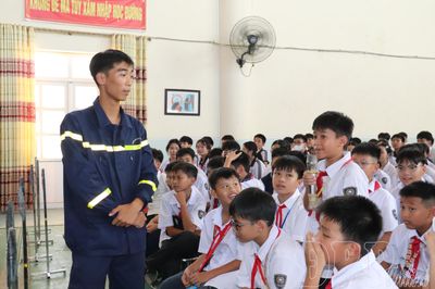 Tuyên truyền phòng cháy chữa cháy và cứu nạn cứu hộ tại Trường THCS và THPT Lương Thế Vinh