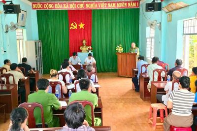 Giám đốc Công an tỉnh Gia Lai dự sinh hoạt chi bộ tại làng Lung Prông và làng Ấp