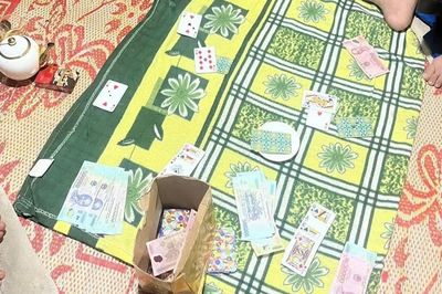 Tạm giữ 5 đối tượng tụ tập đánh bạc tại xã Chư Prông