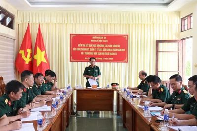 Phó Tư lệnh Quân đoàn 34 kiểm tra công tác chính quy, kỷ luật tại Lữ đoàn Tăng 273
