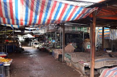 Hơn 20 năm, chợ nông thôn vẫn chưa xong
