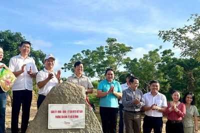Phường Tân Định - TP Hồ Chí Minh tặng và trồng cây tại Phú Thủy
