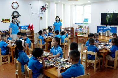 Bảo đảm an toàn bếp ăn bán trú cho học sinh