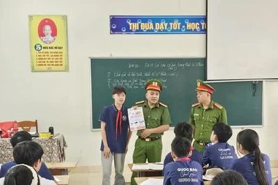 Thuốc lá điện tử - cạm bẫy tàn phá thế hệ trẻ