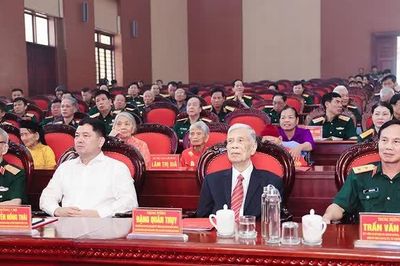 Gặp mặt kỷ niệm 80 năm Ngày truyền thống lực lượng vũ trang Quân khu 2
