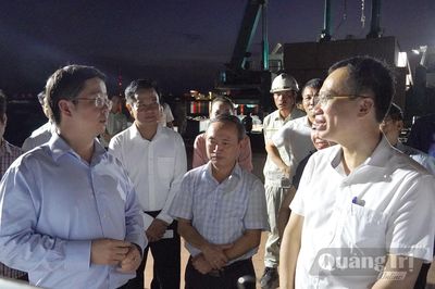Đồng chí Chủ tịch UBND tỉnh kiểm tra tình hình thực hiện một số dự án trên địa bàn phường Đồng Hới