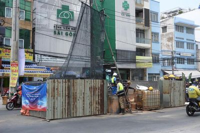 Metro số 2 đồng loạt dựng rào, nhiều tuyến đường TP.HCM đổi luồng từ 10/10