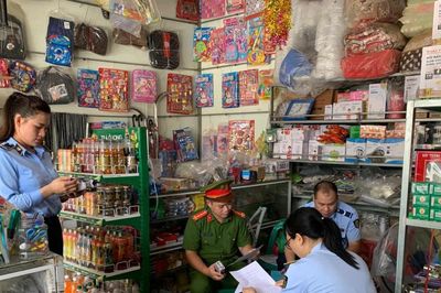 Hà Nội: Lực lượng quản lý thị trường xử lý 1.181 vụ vi phạm trong quý III, phạt hơn 12,9 tỉ đồng