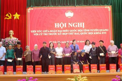 Đoàn ĐBQH tỉnh Tuyên Quang: Tiếp xúc, khảo sát thực tế để chuyển tải đầy đủ kiến nghị của cử tri