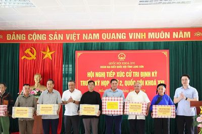 Đoàn ĐBQH tỉnh Lạng Sơn tiếp xúc cử tri xã Mẫu Sơn trước Kỳ họp thứ Hai