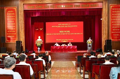 Đoàn ĐBQH tỉnh Ninh Bình tiếp xúc cử tri phường Hồng Quang trước Kỳ họp thứ Hai