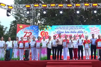 Sôi nổi giao lưu dưỡng sinh người cao tuổi phường Việt Hưng