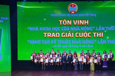 Tôn vinh 42 nhà khoa học của nhà nông