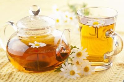 Thường xuyên uống một tách trà hoa cúc vào buổi tối có thể giúp cơ thể thư giãn thế nào?