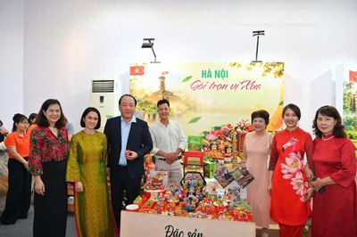 Khai mạc Tuần lễ sản phẩm Việt - Lào tại Hà Nội