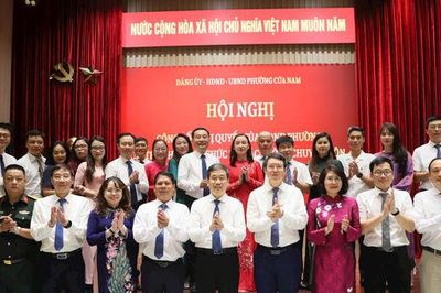 Phường Cửa Nam công bố quyết định về tổ chức bộ máy các phòng chuyên môn thuộc UBND