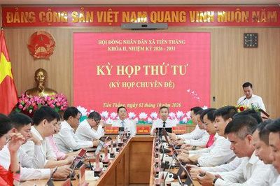 Xã Tiến Thắng tổ chức lại các phòng chuyên môn thuộc UBND
