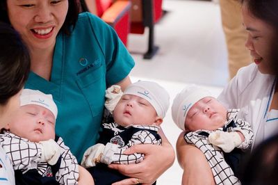 Hy hữu mang tam thai nhưng trẻ chào đời cách nhau 36 giờ