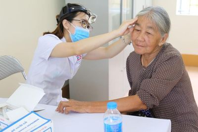 Bộ Y tế: Không để người cao tuổi thuộc nhóm ưu tiên bị bỏ sót trong chăm sóc sức khoẻ