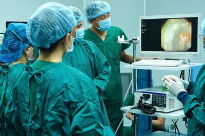 Bệnh viện Phổi Nghệ An thực hiện thành công nội soi gây mê sinh thiết màng phổi