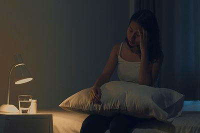 Vì sao có hiện tượng thường xuyên giật mình tỉnh giấc lúc 2-4h sáng