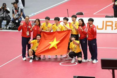 Bộ trưởng Lâm Thị Phương Thanh chúc mừng, tuyên dương đội tuyển cầu mây nữ