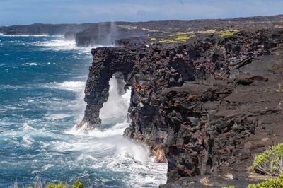 Vòm đá nổi tiếng 550 tuổi ở Hawaii đổ xuống Thái Bình Dương