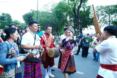 Hà Nội rực rỡ trong sắc màu văn hóa năm châu