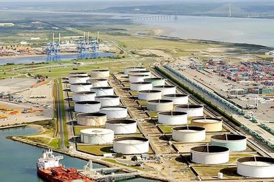 Mỹ và EU phối hợp hạ nhiệt giá dầu