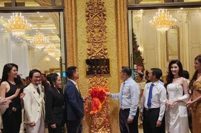 Lachateau Hotel (TPHCM) đón nhận quyết định công nhận hạng 5 sao