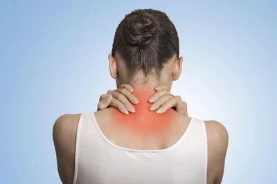 Đau cổ vai gáy: Coi chừng bỏ qua dấu hiệu bệnh lý thần kinh