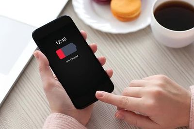 Vì sao smartphone ngày càng xịn nhưng nhanh xuống cấp?