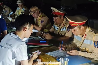 Trắng đêm xử lý thanh thiếu niên kẹp ba, che biển số xe
