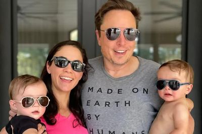 Elon Musk chia tay bạn gái